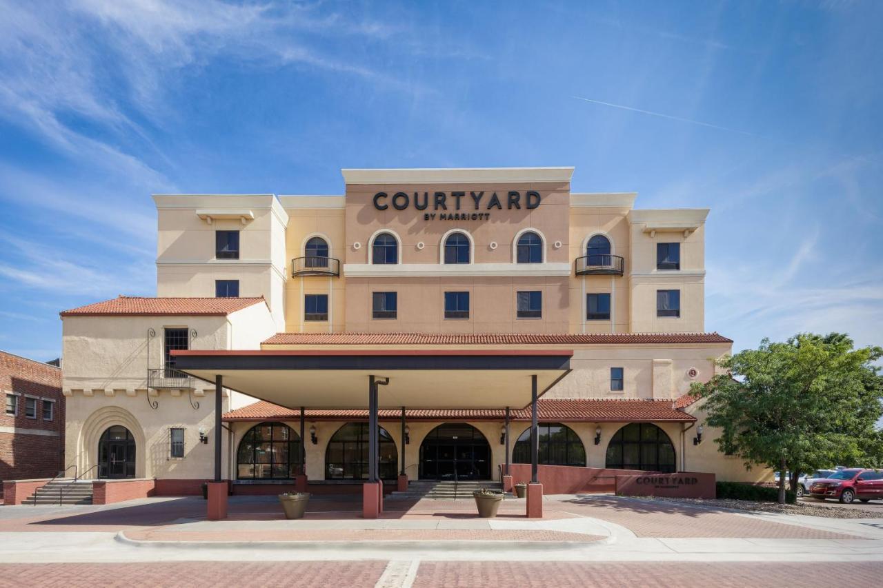 Courtyard By Marriott Wichita At Old Town Hotel Exterior foto