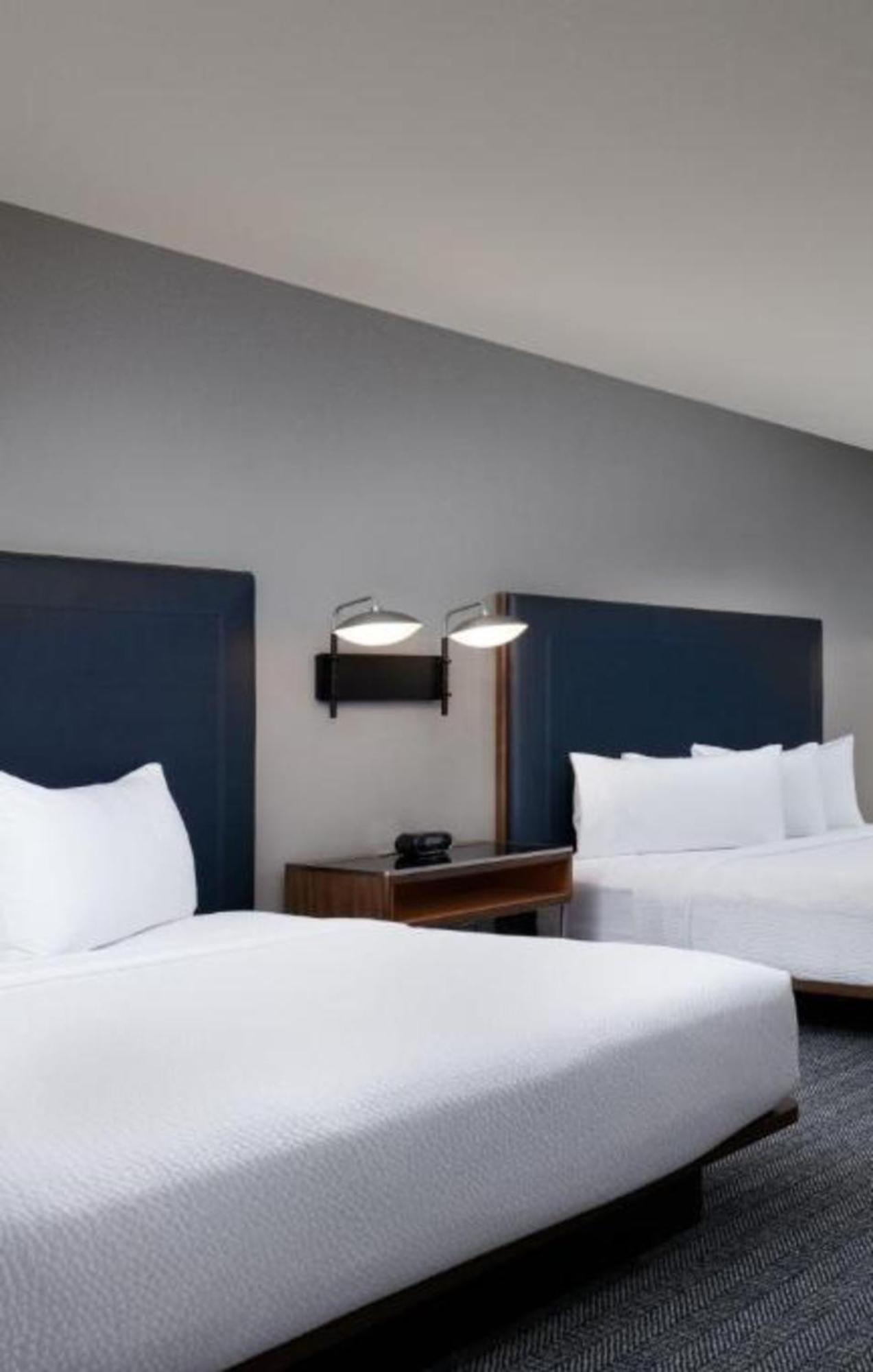 Courtyard By Marriott Wichita At Old Town Hotel Exterior foto