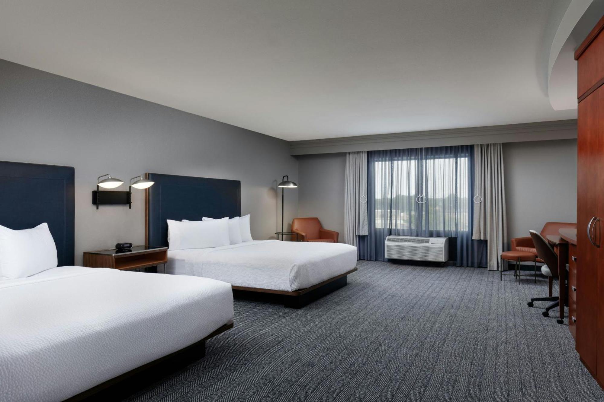 Courtyard By Marriott Wichita At Old Town Hotel Exterior foto